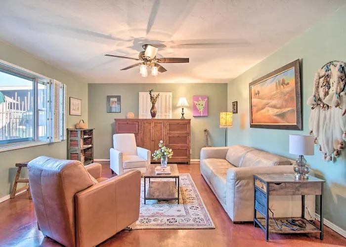 Сasa de vacaciones House W/ Private Pool: 5 Mi To Downtown! *