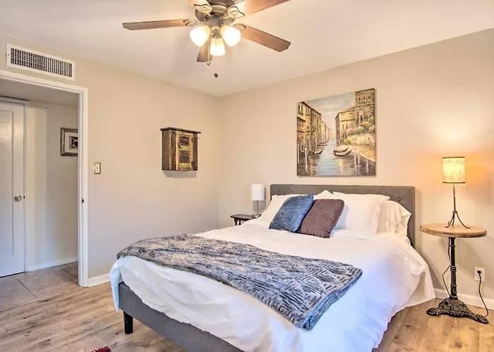 Сasa de vacaciones House W/ Private Pool: 5 Mi To Downtown!