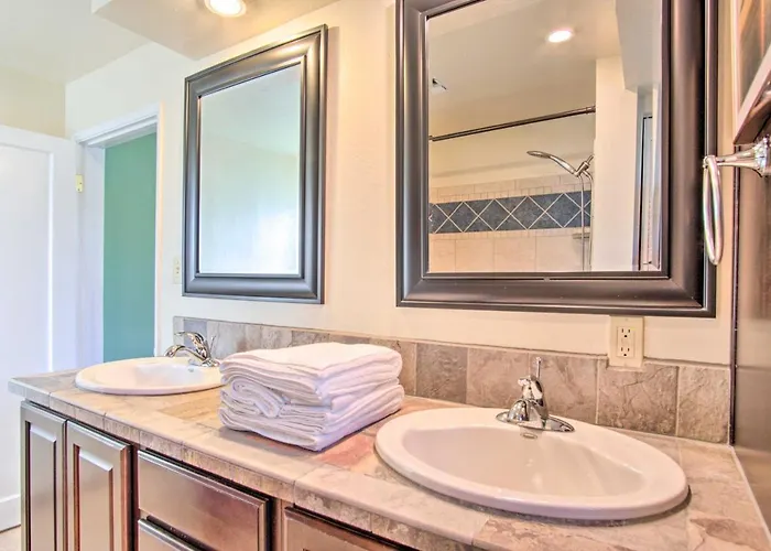 Сasa de vacaciones House W/ Private Pool: 5 Mi To Downtown!